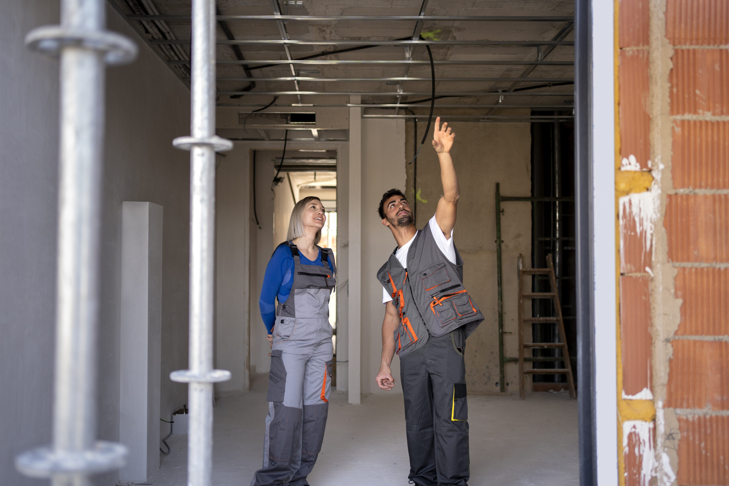 full-shot-smiley-construction-workers